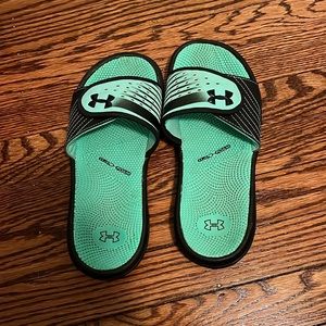 under armour foam slides size 6